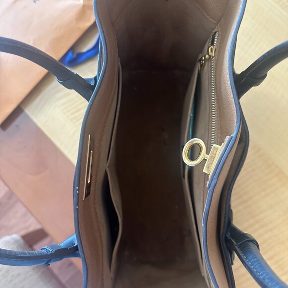 Louis Vuitton On My Side MM tote bag - Picture 7 of 9